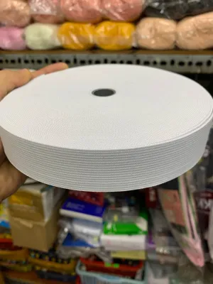 Thun may quần áo loại tốt cuộn 10m hiệu Tuấn Huy có nhiều cỡ và trắng với đen để chọn lựa khi mua