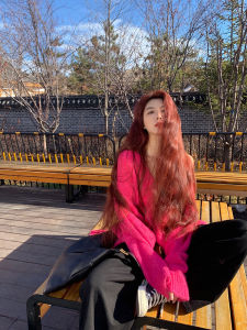 เสื้อสเวตเตอร์คอวีผู้หญิงฤดูใบไม้ผลิและฤดูใบไม้ร่วงสีส้มส้มเนื้อฟูฟูสไตล์หลวมๆ หรูหรา เสื้อสเวตเตอร์ถักแบบสวมหัว