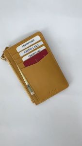 Folio Frida Slim Card Wallet กระเป๋าสตางค์ใบสั้นทรงสลิม รูปร่างของผู้หญิง ซึ่งสร้างของของหนังวัวแท้ รหัส-18332