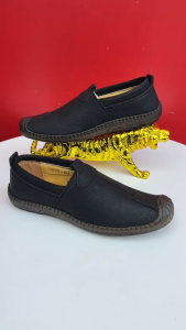 Sepatu Pria Slip On Anti Slip Casual Nyaman ke Kantor Bahan Kulit Premium