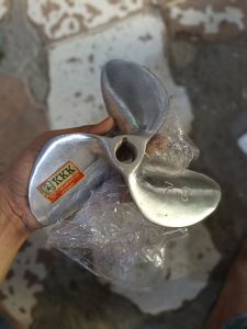 baling baling perahu balap ketinting model kkk daun 3 nomer 7-8pk as 3/4(19mm) almunium propeler perahu kapal murah berkualitas