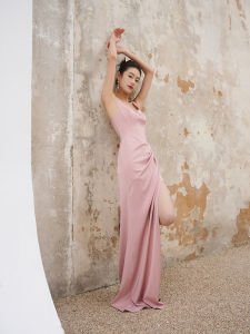 ชุดเดรสผ้าซาตินสีชมพูสำหรับสาวๆ ชุดเจ้าสาว ชุดแฟชั่นฤดูใบไม้ผลิและฤดูร้อน ชุดเดรสแขนกุดคอเหลี่ยม