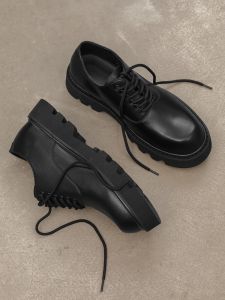 ผู้ชาย ทันสมัย รองเท้าดาร์บี้ก้นหนา สีดำ Commuter ลำลอง หนัง รองเท้า อินเทรนด์ สไตล์เกาหลี รองเท้าส้นเตี้ยคู่รัก ฤดูร้อน