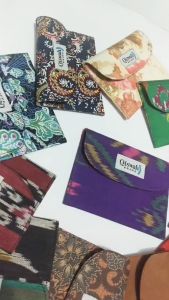 UwaisGen Dompet Uang, Dompet Koin, dan Dompet Endek Motif Etnik Bali Handmade\\n\\n Apa Itu Dompet UwaisGen?\\nDompet UwaisGen adalah produk dompet yang dirancang dengan keindahan motif etnik Bali dan kualitas tinggi. Dompet ini dibuat secara handmade oleh para seniman lokal, sehingga setiap item memiliki keunikan dan nilai seni yang tinggi.\\n\\n Keunggulan Dompet UwaisGen\\nDompet UwaisGen memiliki beberapa keunggulan, antara lain:\\n\\n- Desain etnik Bali yang unik dan indah\\n- Bahan berkualitas tinggi dan tahan lama\\n- Dibuat secara handmade oleh seniman lokal\\n- Tersedia dalam berbagai ukuran dan model\\n\\n Cara Menggunakan Dompet UwaisGen\\nCara menggunakan Dompet UwaisGen sangat mudah. Anda hanya perlu membuka dompet dan menyimpan uang, kartu, atau barang-barang penting lainnya di dalamnya. Jangan lupa untuk merawat dompet dengan baik agar tampilan dan kualitasnya tetap terjaga.\\n\\n Mengenal Dompet Koin Handmade\\nDompet koin handmade adalah produk dompet yang dirancang khusus untuk menyimpan koin. Dompet ini dibuat secara handmade oleh para seniman lokal, sehingga setiap item memiliki keunikan dan nilai seni yang tinggi.\\n\\n Kelebihan Dompet Koin Handmade\\nDompet koin handmade memiliki beberapa kelebihan, antara lain:\\n\\n- Desain unik dan indah\\n- Bahan berkualitas tinggi dan tahan lama\\n- Dibuat secara handmade oleh seniman lokal\\n- Tersedia dalam berbagai ukuran dan model\\n\\n Cara Memilih Dompet Koin Handmade\\nBerikut adalah beberapa tips untuk memilih dompet koin handmade:\\n\\n- Perhatikan desain dan motifnya\\n- Periksa bahan dan kualitas pembuatannya\\n- Pilih ukuran dan model yang sesuai dengan kebutuhan Anda\\n\\n Dompet Endek Bali & Motif Etnik\\nDompet Endek Bali adalah produk dompet yang dirancang dengan keindahan motif etnik Bali. Motif ini memiliki nilai budaya dan seni yang tinggi, sehingga membuat dompet ini menjadi unik dan menarik.\\n\\n Keindahan Motif Etnik Bali pada Dompet\\nMotif etnik Bali pada dompet memiliki keindahan dan nilai budaya yang tinggi. Motif ini biasanya menggambarkan kehidupan masyarakat Bali, seperti pemandangan alam, kehidupan sehari-hari, atau mitos dan legenda.\\n\\n Keunggulan Dompet Endek Bali\\nDompet Endek Bali memiliki beberapa keunggulan, antara lain:\\n\\n- Desain etnik Bali yang unik dan indah\\n- Bahan berkualitas tinggi dan tahan lama\\n- Dibuat secara handmade oleh seniman lokal\\n- Tersedia dalam berbagai ukuran dan model\\n\\n Membeli Dompet Kualitas Tinggi\\nBerikut adalah beberapa tips untuk membeli dompet kualitas tinggi:\\n\\n- Perhatikan desain dan motifnya\\n- Periksa bahan dan kualitas pembuatannya\\n- Pilih ukuran dan model yang sesuai dengan kebutuhan Anda\\n\\n Tips Memilih Dompet Kualitas Tinggi\\nBerikut adalah beberapa tips untuk memilih dompet kualitas tinggi:\\n\\n- Perhatikan desain dan motifnya\\n- Periksa bahan dan kualitas pembuatannya\\n- Pilih ukuran dan model yang sesuai dengan kebutuhan Anda\\n\\n Perawatan Dompet UwaisGen & Dompet Koin Handmade\\nUntuk merawat dompet UwaisGen dan dompet koin handmade, berikut adalah beberapa tips:\\n\\n- Jangan merendam dompet dalam air\\n- Jangan mengekspos dompet terhadap sinar matahari langsung\\n- Bersihkan dompet secara rutin menggunakan kain lembut\\n- Simpan dompet dalam tempat yang kering dan aman\n}
