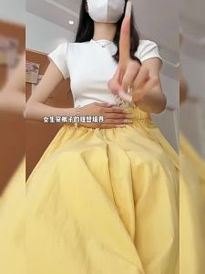XIANYIJIAO | Quần Lửng Chân Rộng Bằng Vải Ice Silk Màu Vàng