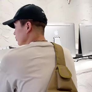 กระเป๋าคาดหน้าอกผู้ชาย กระเป๋าสะพายข้างฟังก์ชันสปอร์ตทันสมัย กระเป๋าคาดเอวผู้ชาย กระเป๋าเป้สะพายหลังยุทธวิธี กระเป๋าเล็กสำหรับหนังสติ๊ก