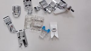 TAPAK MESIN JAHIT PORTABLE (11 PCS) / (11 PCS) SET TAPAK MESIN JAHIT PORTABLE / PORTABLE SEWING MACHINE PRESSER FOOT (READY STOCK)