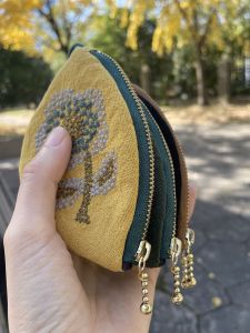 Handmade Embroidered Vintage Flower Auto Key Bag Safety Basket Bluetooth Lipstick Bag Cotton Plant Floral Pattern Key Chain Bag