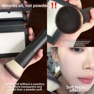 Oil Absorbent Non Powder Disrupting Flat Top Makeup Brush Super Soft Fiber Bristles