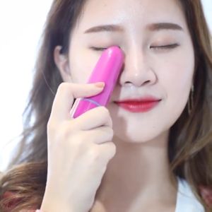 [HCM](Tặng 1 Móc Khoá Thú) Bút Massage mắt mini cầm tay 208 - Electric Mini Vibrations Pouch Eye Massage Pen (Bút Massage mini cầm tay máy mát xa mắt mini)