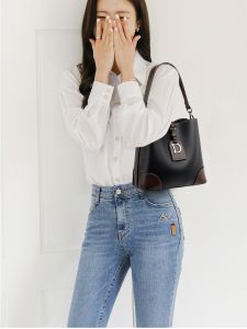 Genuine Leather 2024 New Arrival K-style Fashion Handbag Satchel Shoulder Messenger Bag Trendy Contrast Color Bucket Bag Diaper Bag