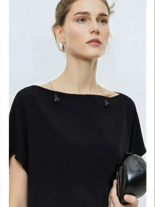 AMII | Detachable Beaded Chain Spaghetti Sleeve Blouse
