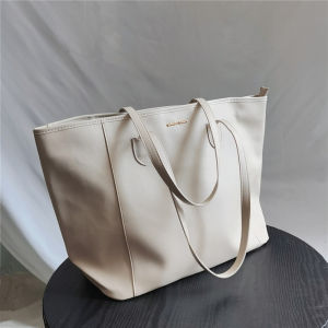 Large Capacity Tote Bag for Women Fashionable Synthetic Leather Shoulder Bag with Zipper Closure and Pure Color Pattern
