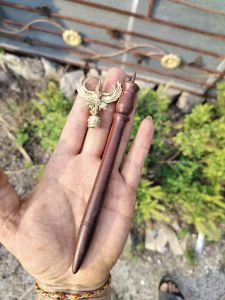 ไม้ครูไม้เจิมไม้พยุงไม้มงคลยอดเศียรพญาสุวรรณพญาครุฑถอดได้ใส่มวลสารได้นิดหน่อย ความยาวขนาด 8 นิ้วพญาครุฑพญาสุบรรณผ่านพิธีแล้ว