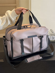 Spacious Lightweight Travel Bag For Men and Women with Wet-Dry Separation