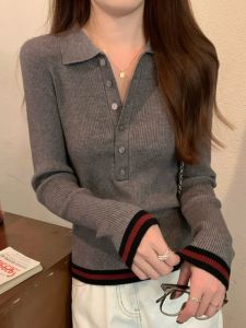 เสื้อเชิ้ตคอโปโลถักสีตัดกันสไตล์เกาหลีสำหรับผู้หญิง เสื้อชั้นในทรงสลิมฟิตสำหรับฤดูใบไม้ร่วงและฤดูหนาว เสื้อเชิ้ตคอกลมแขนยาว