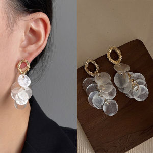 Natural Shell Earrings Womens French Style Lightweight Luxury Tassel Ear Jewelry Slimming Face Vintage High-End Holiday Wind