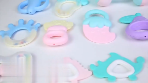 Satu Keluarga Mainan Kerincingan Bayi Genggam M383 Teether Gigitan Bayi Karakter Lucu BPA Free