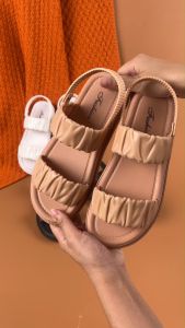 IFTMARK รองเท้าแตะ รองเท้าแตะผู้หญิง รองเท้าแตะรัดส้น หนังหย่น จับจีบ รองเท้าแฟชั่น สไตล์เกาหลี