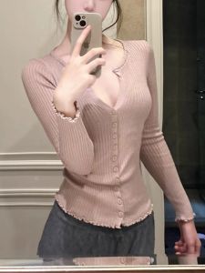 LUOFEN | Single Button V-neck Knit Top