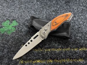 MODEL : A21 มีดพับ สปริง ดีดไว ด้ามไม้ สีน้ำตาลแดง 8นิ้ว