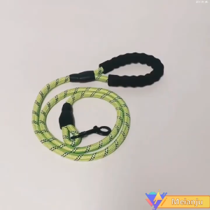 【SG Inventory】Pet leash dog reflective nylon dog leash at night explosion-proof and unstripped hand dog leash