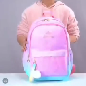 THREE ELEPHANTSกระเป๋าเป้นักเรียนเด็กแฟชั่น น่ารัก เหมาะกับเด็กผู้หญิงโดยเฉพาะ ลดแรงกดทับด้วยหลักวิทยาศาสตร์ ปกป้องกระดูกสันหลังสำหรับเป้นักเรียน กระเป๋าเป้นักเรียนประถมน้ำหนักเบา กันน้ำ` ความจุเยอะ กระเป๋าโรงเรียนสำหรับเด็ก (แถมฟรี! กล่องดินสอ)