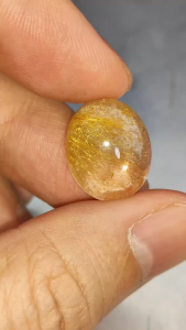 พลอยไหมทองติดแร่โป่งข่าม (Rutile Quartz) ไหมแน่น สีทองสวย หนัก 19.5 กะรัต พลอยแท้ จากประเทศบราซิล