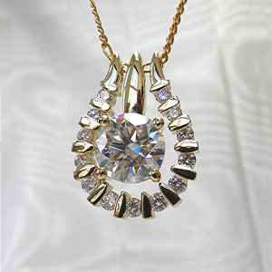 Huitan Luxury Gold Color Women Necklace Creative U Shaped Design Pendant Wedding Party Fashion Cubic Zirconia Jewelry Drop Ship
