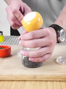 Lọ xay tiêu cầm tay bình thủy tinh nắp viền QT991