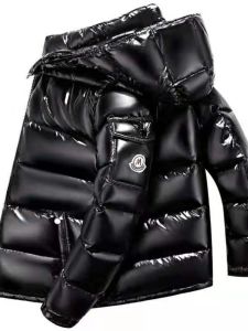 แจ็คเก็ตขนเป็ดชายหนาสไตล์ใหม่ป้องกันน้ำสั้นสีสดใสสำหรับฤดูหนาว แจ็คเก็ตขนเป็ดบุขนเป็ดสำหรับผู้ชายที่สวมใส่ด้วยกัน