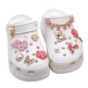Bộ Khóa Giày Hình Mèo KT Bằng Vải Nhung Màu Hồng Trang Trí Hoa Cườm Đá Kim Cương Chuỗi Hoa Anh Đào Dễ Thương Cho Giày Crocs