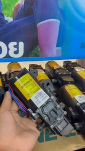 ปั๊มพ่นยา ตราแรด ปั๊มพ่นยาแบตเตอรี่ รุ่น 8บาร์ 10บาร์ 10บาร์ (ท่อเกลียว / ท่อสวม) สำหรับเครื่องพ่นยาแบตเตอรี่12ลิตร-20ลิตร ปั้มฉีดยา มอเตอร์