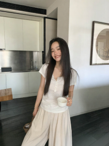 ALOHA LU | Áo Thun Cổ Tròn Hơi Xem Thấu Viền Bụi
