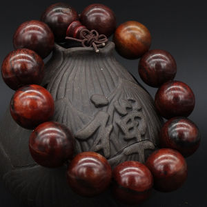 สร้อยข้อมือไม้สัก 108 ลูกปัด สร้อยข้อมือสวดมนต์สำหรับผู้ชายและผู้หญิง สไตล์ฮินดู-สากล สร้อยข้อมือไม้สักสีแดง
