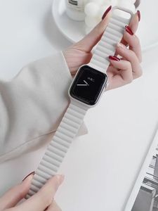 Dây Đeo Silicon Hai Màu Có Nam Châm Cho Apple Watch Series 11 10 9 8 7 SE3 49mm 42/46mm 44/45mm