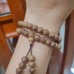 Vòng Tay Trầm Hương Nữ Trầm Tự Nhiên Thời Trang Phong Thủy Mang Lại May Mắn Tài Lộc Bình An