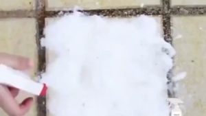 น้ำยาล้างห้องน้ำ น้ำยาขจัดคราบในห้องน้ำ 500mL สะอาดด้วยสเปรย์เดียว น้ำยาล้างกระจกห้องน้ำ สูตรเข้มข้น ทำความสะอาดกระเบื้อง ทำความสะอาดกระเบื้อ น้ำยาขจัดกระจกอาบน้ำ น้ำยาล้างคราบสบู่กระเบื้อง