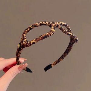 Elegant Leopard Pattern Headband