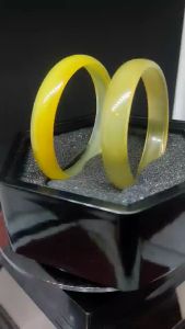 品相完美非常精美小孩玛瑙手镯一对(兩个一起卖)(宽:+/-1cm内径+/-4.5cm适合手掌宽度58mm或以下)Very Beautiful Yellow Agate Bangle For Kids One Pair (mean that selling 2pcs together)