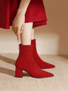 รองเท้าแต่งงานส้นสูงฤดูหนาวสำหรับผู้หญิง รองเท้าบู๊ตสั้นสีแดงสำหรับงานแต่งงานและงานเลี้ยง รองเท้าแต่งงานแบบสวมหัวแหลม รองเท้าบู๊ตสั้นแบบสวมหัวแหลม