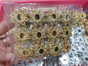 สังวาลย์ สังวาลย์ดอกไม้ (50 ชิ้น) สังวาลย์ใหญ่ ขนาด 2.5-2.6 cm. ของตกแต่งเหรียญโปรยทาน