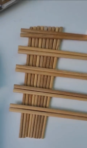 đũa đũa gỗ đũa ăn cơm đũa gỗ sao trắng vĩ 10 đôi-Gia Khánh- màu trắng ngà bền đẹp gỗ tự nhiên