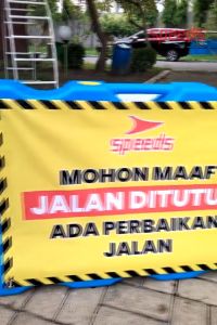 SPEEDS Pembatas Penutup Jalan Barrier Road Block Water Barrier Isi Air Lalu Pengaman Lintas 2in1