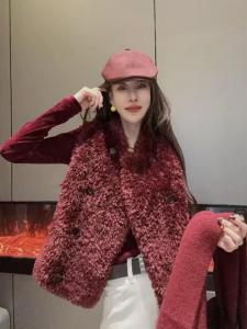 เสื้อแจ็คเก็ตขนสัตว์ขนแกะสั้นสุดเก๋สำหรับผู้หญิงในฤดูใบไม้ร่วงปี 2024 ทรงหลวม สไตล์สตรีท เสื้อคลุมแบบมีฮู้ดสำหรับใส่ลำลอง