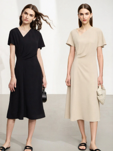 AMII | Slant V-neck Asymmetric Slimming Black Dress