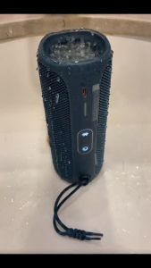 🎵จัดส่งที่รวดเร็ว🎵Jb l FLIP6 FLIP7 ลําโพง ลำโพงบลูทูธ ลำโพงพกพา บลูทูธไร้สาย ใช้งานต่อเนื่อง 8 ชั่วโมง เบสหนัก กันน้ำระดับ IP67 ลำโพงบลูทูธแบบพกพาด้วยระ ลำโพงบลูทูธกันน้ำ Portable Speaker