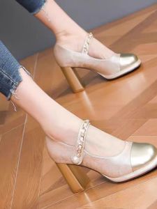 รองเท้าส้นสูงแมรี่เจนสไตล์จีน ผู้หญิง ฤดูร้อน บล็อกสีแฟชั่นใหม่ สายคล้อง รองเท้าส้นหนาเดี่ยว เรียบหรู สังเคราะห์ หนัง ด้านใน