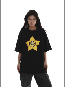 T-Shirt Wanita Hitam Lengan Pendek - Motif Bintang & Huruf Kreatif Katun Es Bernapas Premium 2025 Desain Korea Oversize Potongan Tegak Atasan Kasual Slim Fit Kerah Bulat Gaya Urban Desain Eksklusif Streetwear Santai Baju Korea Gratis Ongkir