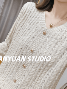 2024 New Knitted Sweater Womens Fashionable Retro Twist Button Design Korean Style Short Sleeve V-neck Striped Pattern Top